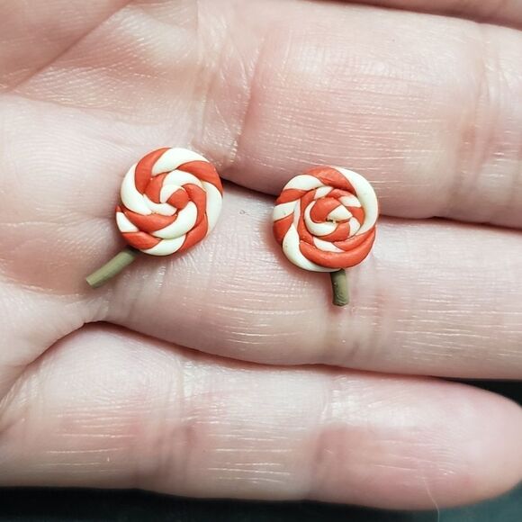 Red and white polymer clay sucker earrings - Picture 1 of 5